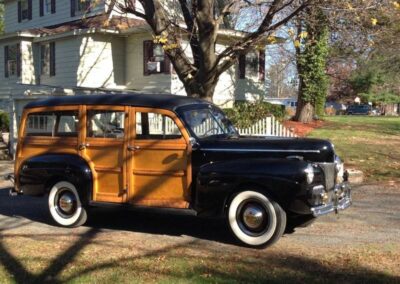 1948 Ford Woodie Wagon - side